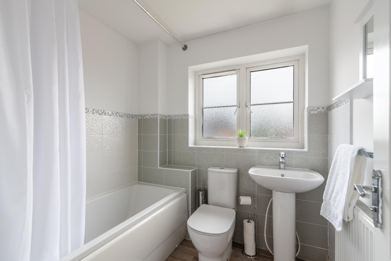 Bathroom 3, Mon Bank II* Contractors* Parking*Sleeps 5, Newport