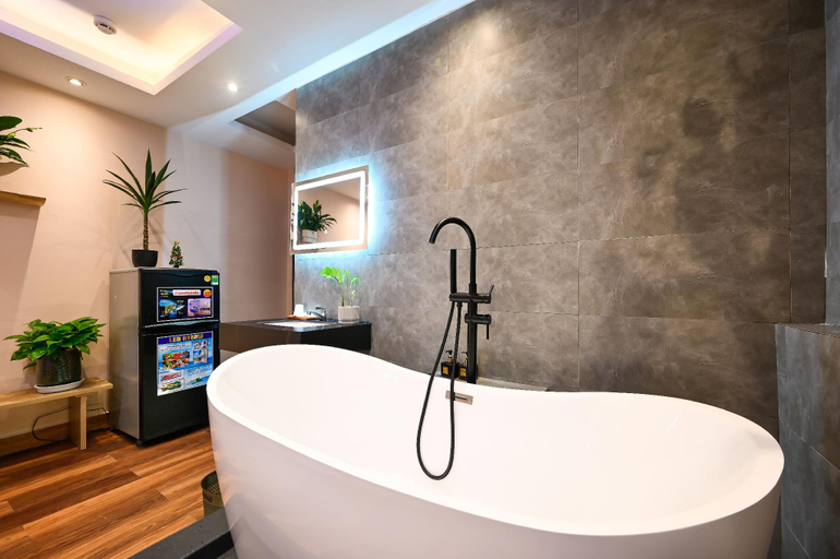 Bathroom 13