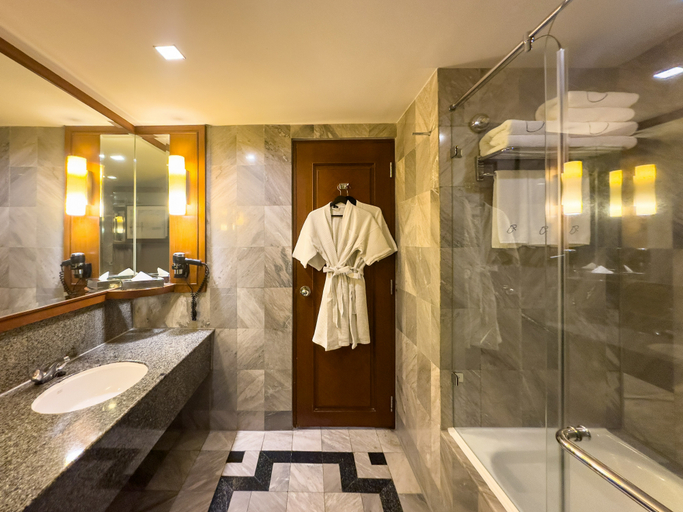 Bathroom 22