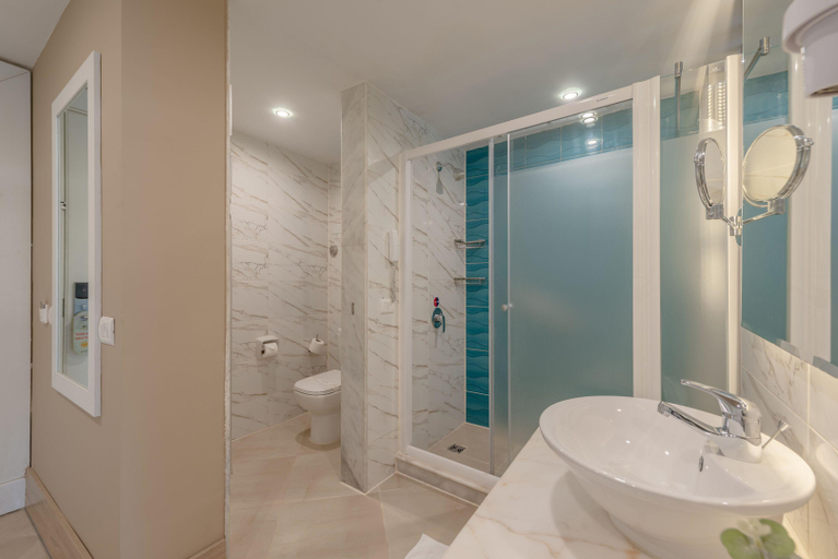 Bathroom 5, Titanic Royal , Al-Ghurdaqah