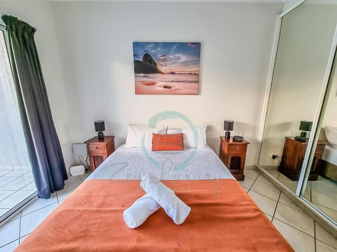 Bedroom 1, ZenCity: Balcony ~ Outdoor Dining ~ Mindal Markets, Larrakeyah