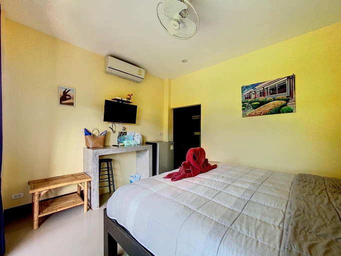 Bedroom, Sunanta Bungalow, Ko Lanta