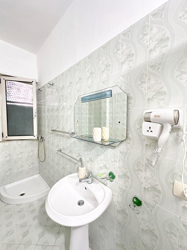 Bathroom 3, E Apartment, Durrësit