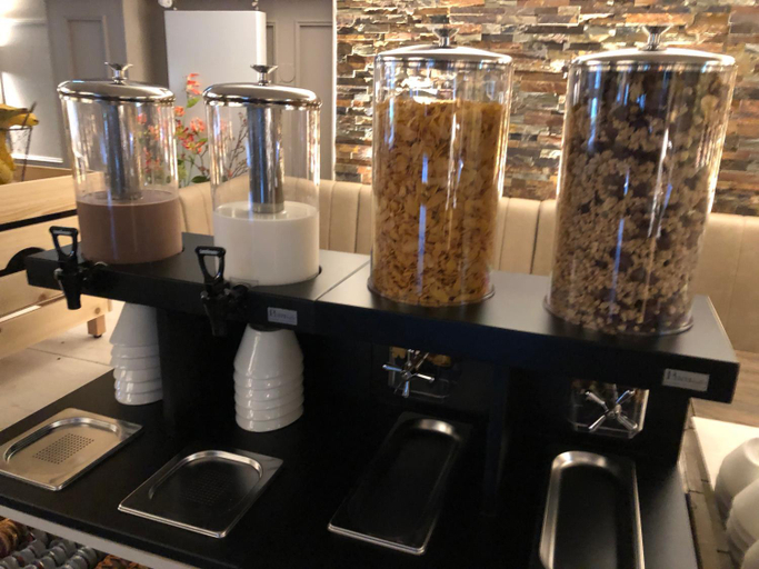 Food & Drinks 4, Hotel-Restaurant Thuis!, Steenbergen