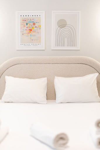 Room 5, LIV - Peaceful Pagrati Getaway, Attica