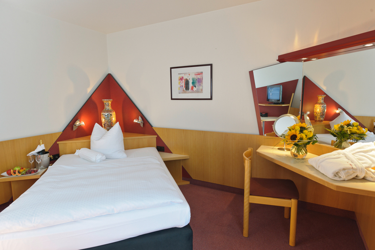 Bedroom 2, Arvena Park, Nürnberg