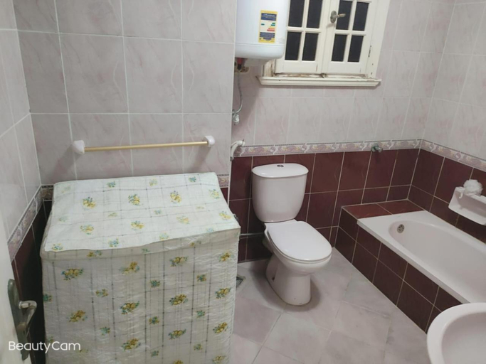 Bathroom 3, Downtown sea view suite , Al-Muntazah