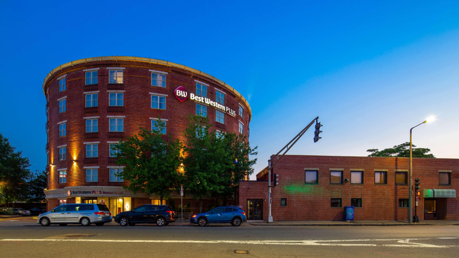 Exterior & Views