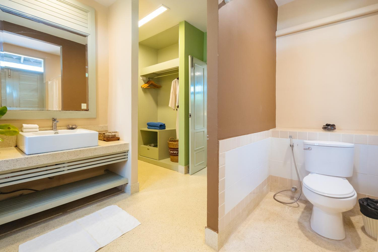 Bathroom 5, Sirarun Resort, Thap Sakae