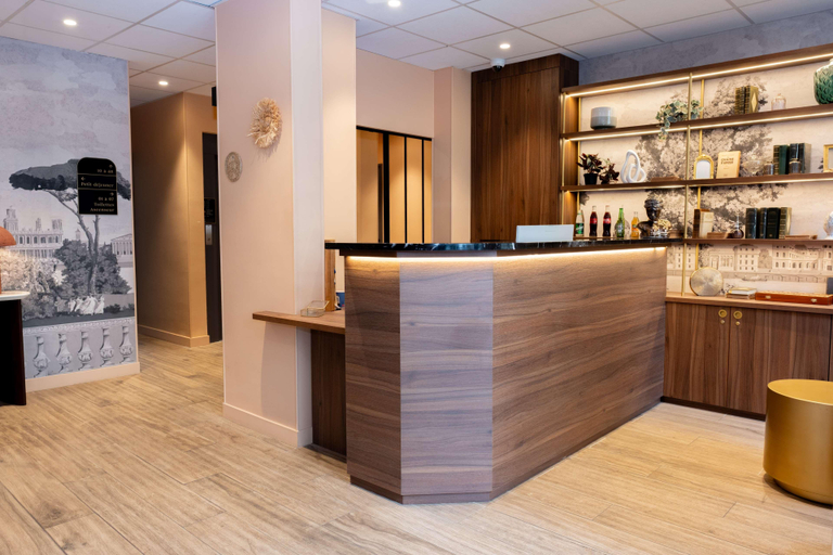 Public Area 2, Hotel Kyriad Paris 10 Canal Saint Martin, Paris