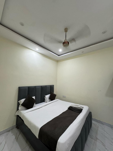 Others 1, Narayan Stay, Varanasi