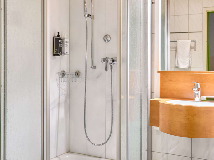 Bathroom 7