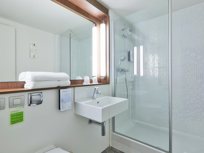 Bathroom 4, Campanile Epinay Sur Orge Savigny Sur Orge, Essonne
