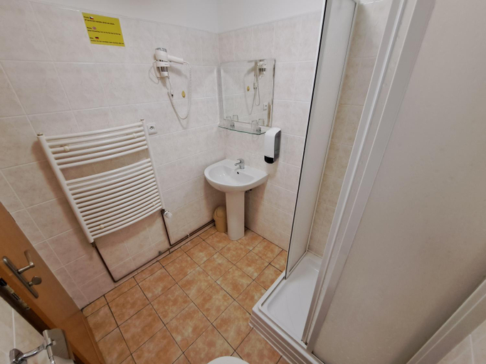 Bathroom, Vzdelavaci Stredisko a Hotel, Děčín