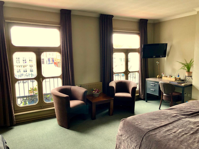 Bedroom 2, Grand Cafe Hotel de Bourgondier, Bergen op Zoom