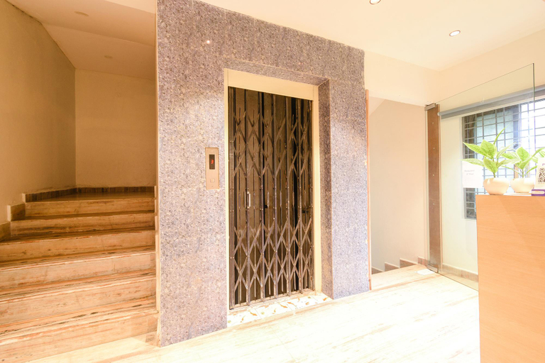 Public Area 2, FabHotel Prime Adhirath Grand - 400m from Durgam Cheruvu Metro Station, Madhapur, Hyderabad
