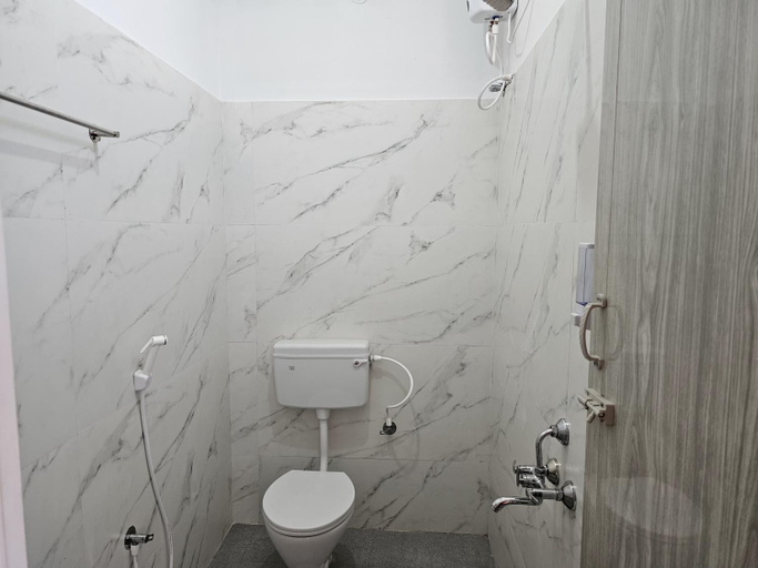 Bathroom 4, Maya Homez - 5 Private Rooms, Tiruppur