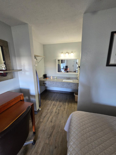 Bedroom 3, Best Price Motel & Suites, Orange