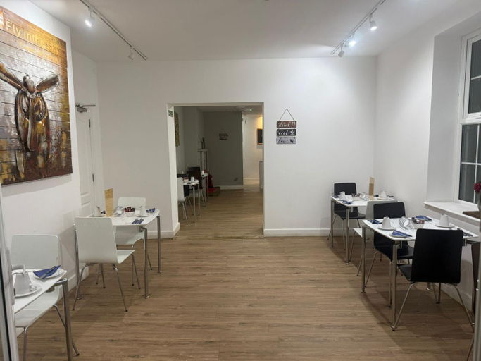 Food & Drinks 5, Trivelles Gatwick, West Sussex