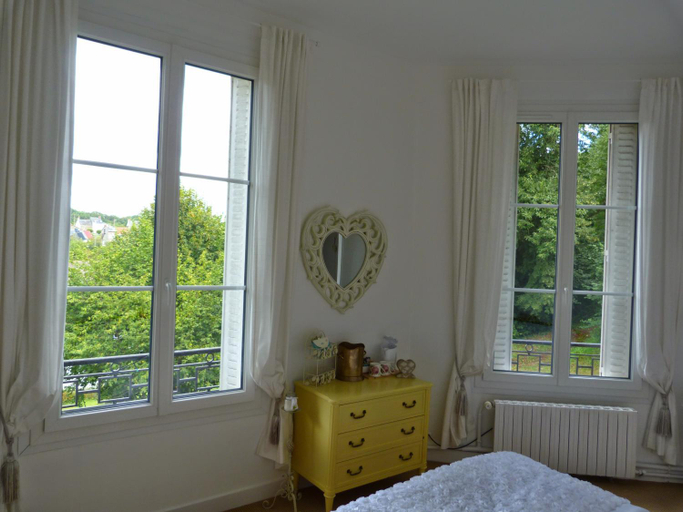 Others 4, Chateau Anaselle, Orne