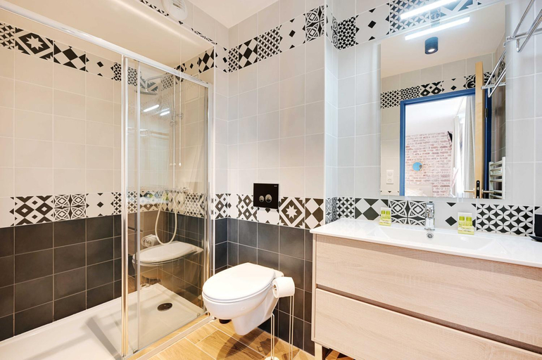 Bathroom 4, Residence du Parc Vanves - Rooftop & Climatisation, Hauts-de-Seine