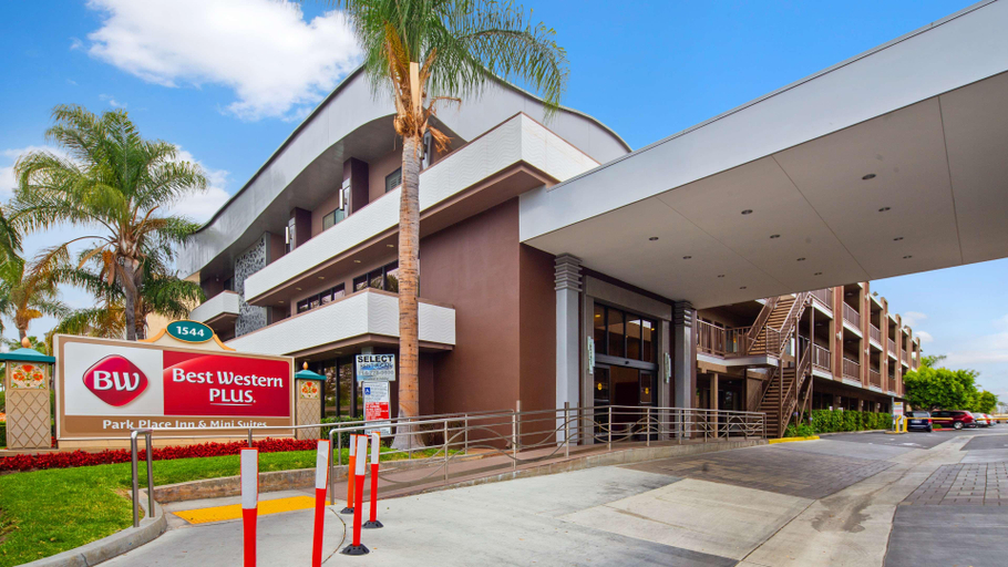 Exterior & Views 1, Best Western Plus Park Place Inn - Mini Suites, Orange
