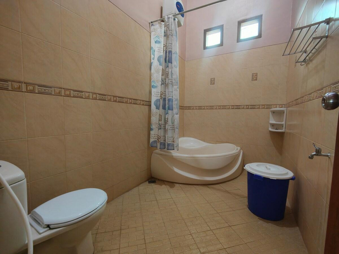Bathroom 2, Padi Loka Villa Kuningan, Kuningan