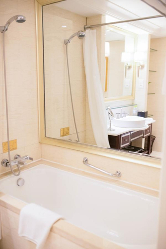 Bathroom 4, Ramada by Wyndham Yichang, Yichang