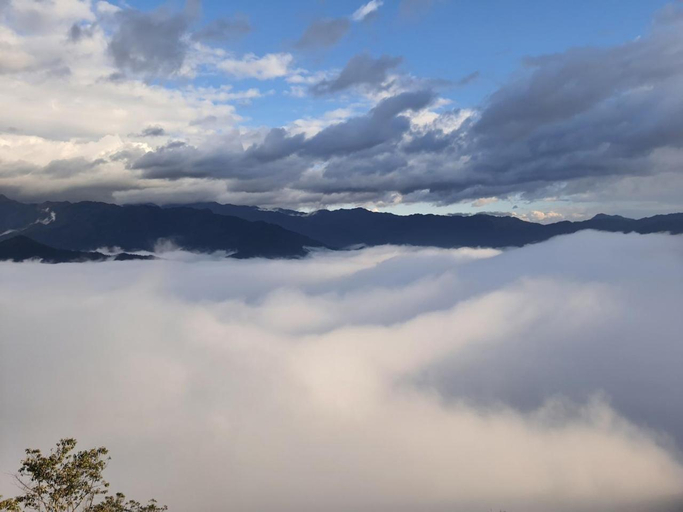 Others 5, Nha hang Nha nghi Du Luon Khau Pha, Mù Căng Trai