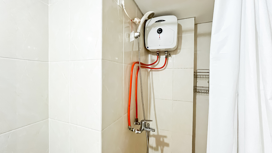Bathroom 3, Simply Look and Comfy 2BR Apartment M-Town Residence By Travelio, Tangerang