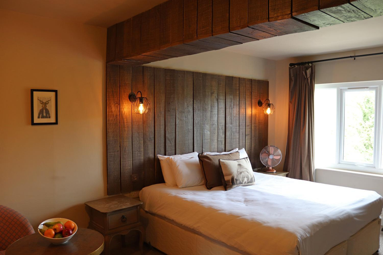 Bedroom 3, Shillingford Bridge hotel, Oxfordshire