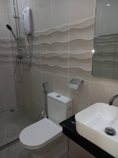 Bathroom, Deluxe Room Mandahan Beach Garden, Papar