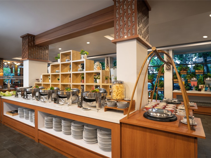 Burza Hotel Yogyakarta - Food & Drinks