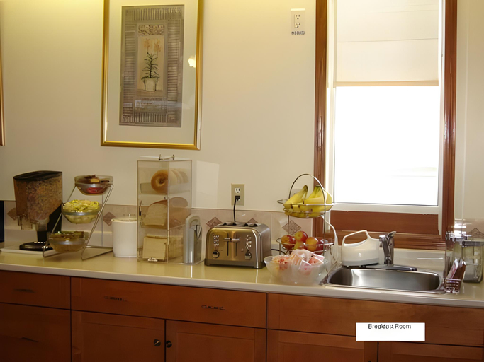 Food & Drinks, Travelodge by Wyndham Quesnel, Cariboo