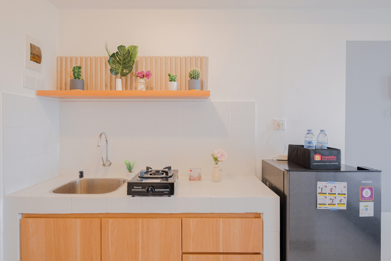 Others 2, Comfort and Warm Studio at Tokyo Riverside PIK 2 Apartment By Travelio, Tangerang