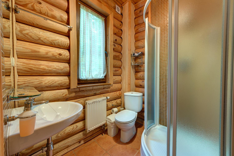 Bathroom 5, Slovyanka Hotel, Skolivs'kyi