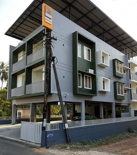 Exterior & Views