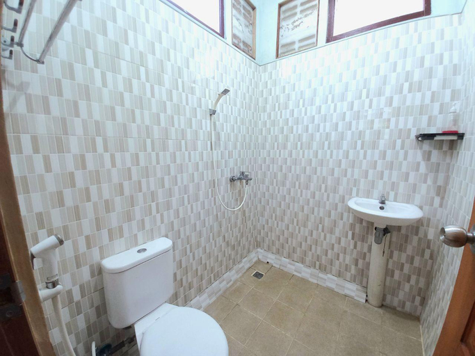 Bathroom 18