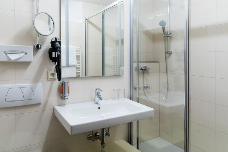 Bathroom 5, Hotel St Georg, Rosenheim