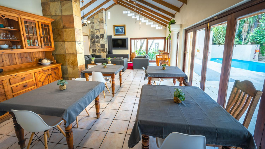 Food & Drinks, Botanica Guest House, Eden
