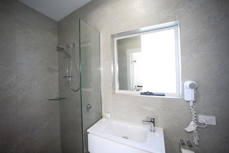 Bathroom 7