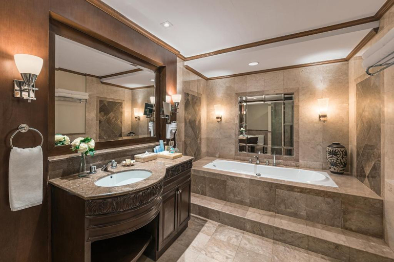 Bathroom 5, Henann Regency Resort and Spa, Malay