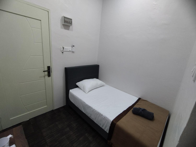 Others 5, Nafeeza Hotel, Besut