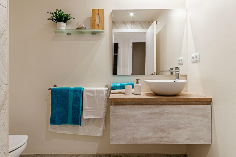 Bathroom 2, Casa Mediterrania de Palamos amb piscina privada, Girona