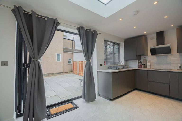 Others 5, Spacious Tottenham Stay | 3-Bed | Parking & Wi-Fi, London