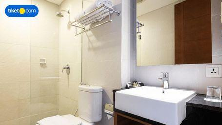 Bathroom 15