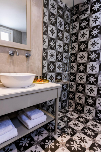 Bathroom, Lemon Tree House, South Aegean