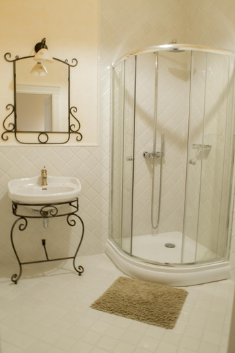 Bathroom 3, Green Hall Hotel, Izma‹l's'ka
