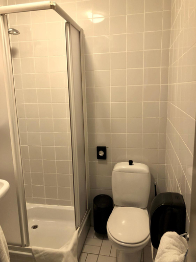 Bathroom 3, Grand Cafe Hotel de Bourgondier, Bergen op Zoom