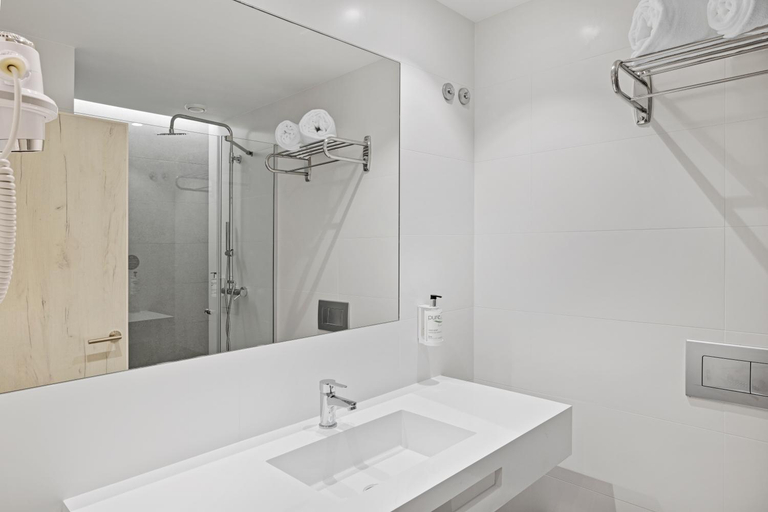 Bathroom 3, B&B Hotel Leiria Fatima, Leiria